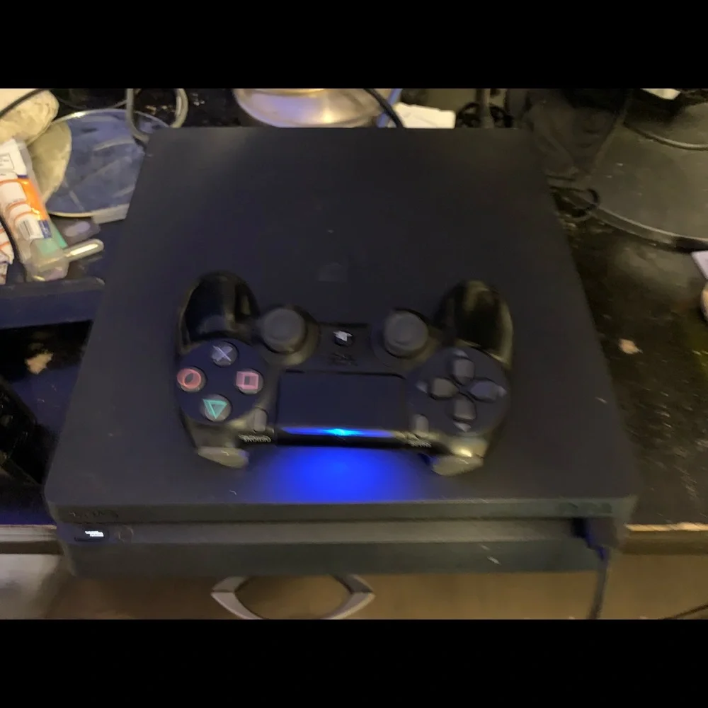 Ps4 Pro - Picture 2 of 5